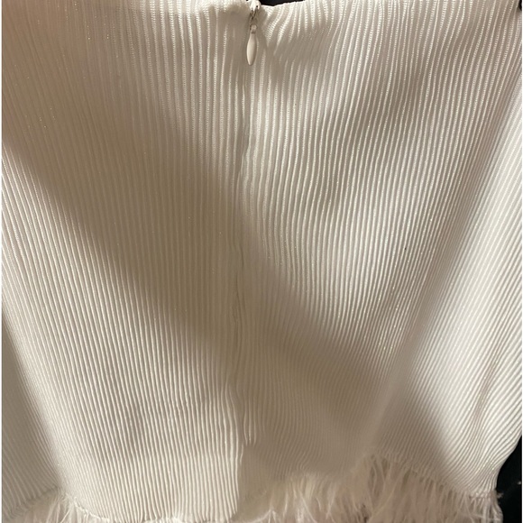 White skirt with feathers - Picture 2 of 2